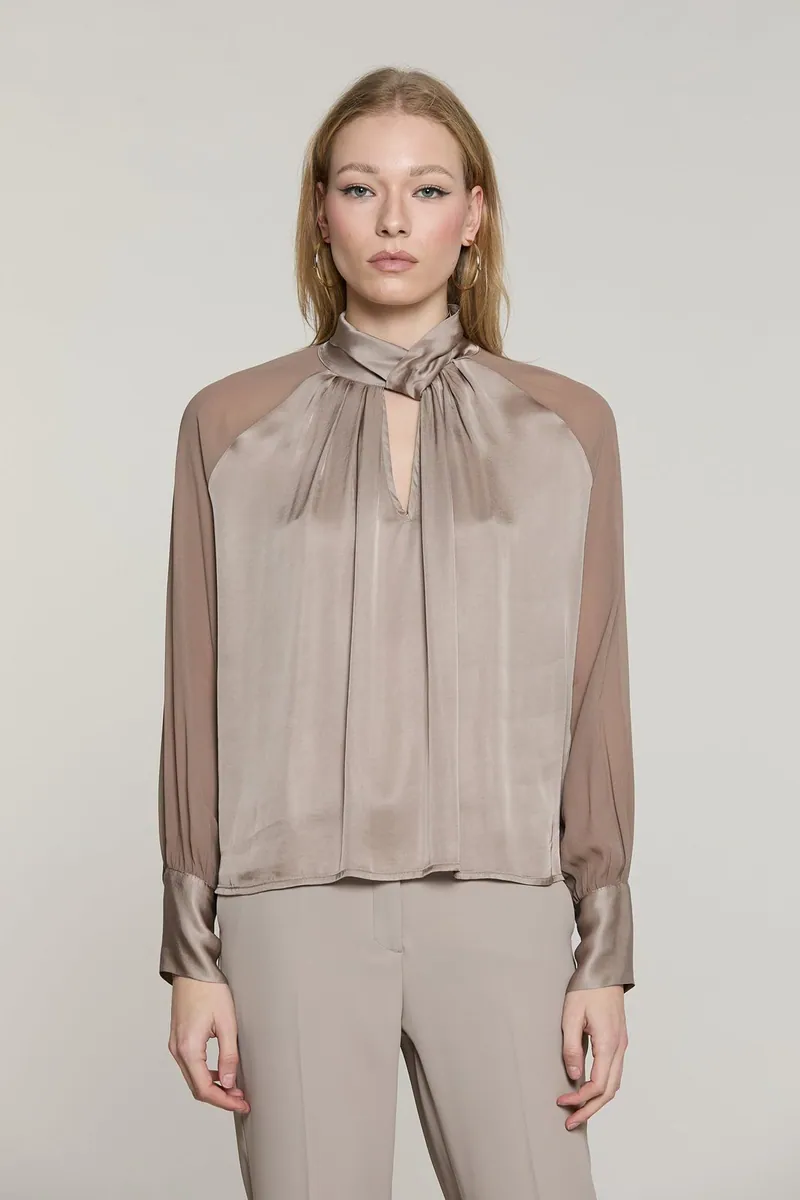 Blusa con nodo al collo e apertura a goccia Relish, tortora, foto 1 di 3