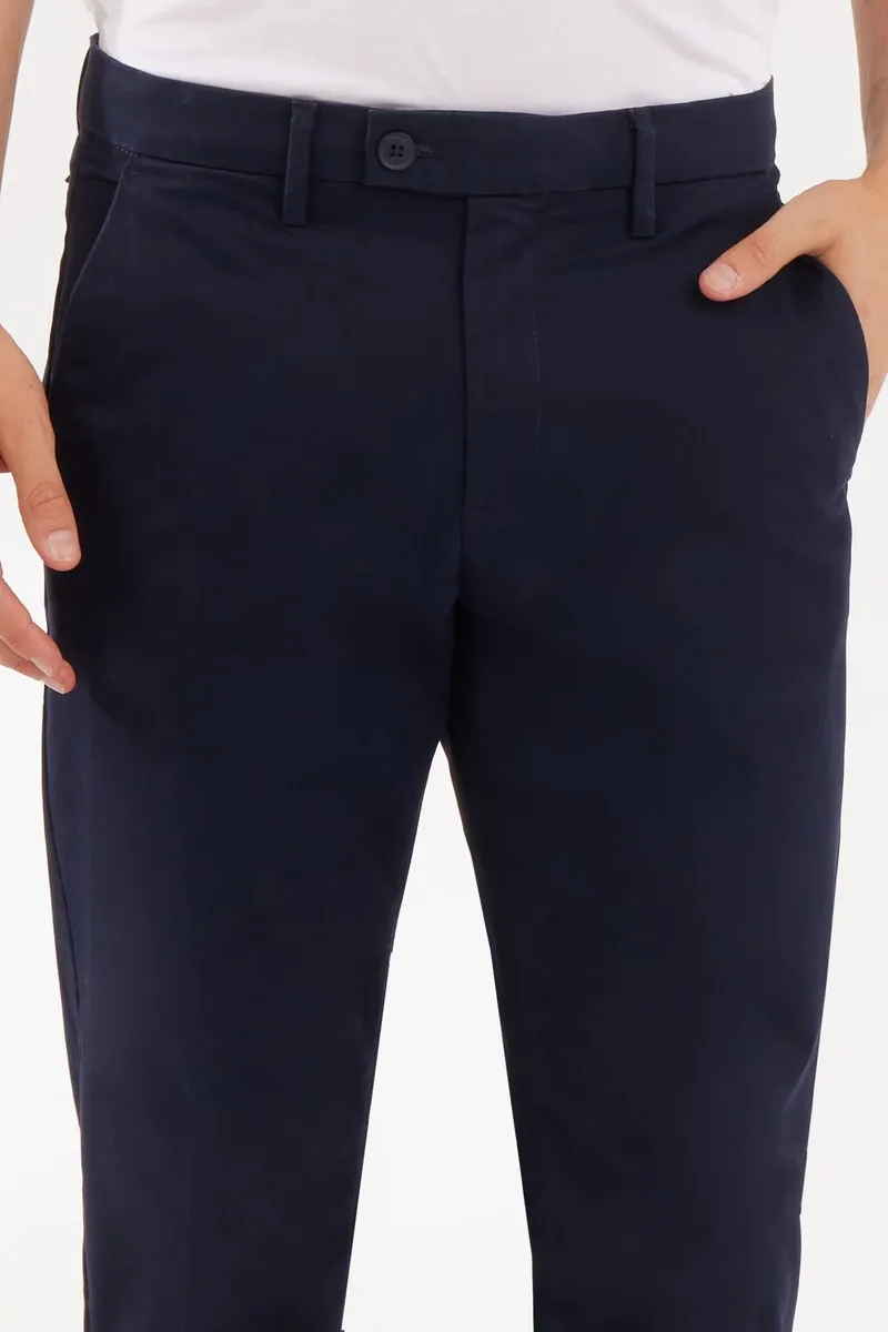 Pantaloni chinos slim fit in raso Sorbino, blu, foto 2 di 3